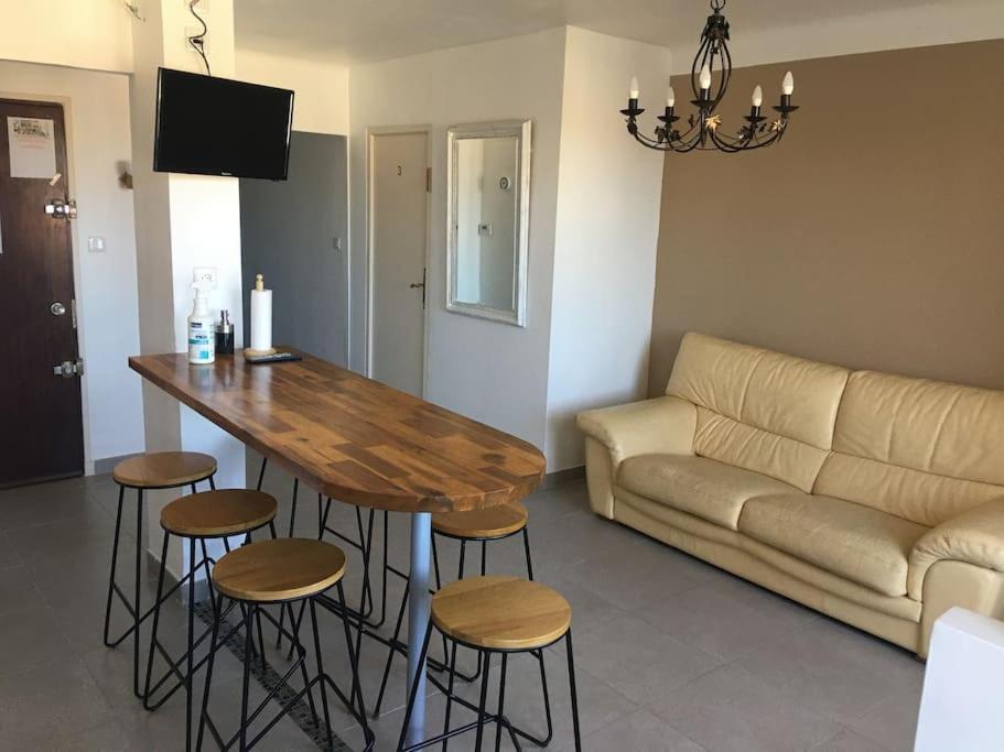Location De Chambres, Sejour Pres Des Grands Buffets Narbonne 纳博讷 外观 照片